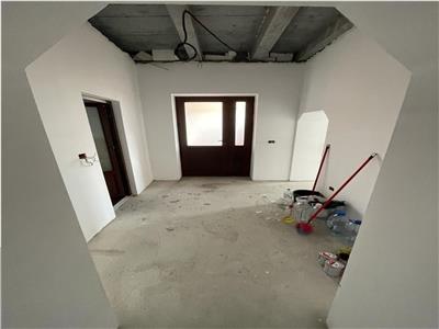 Spatiu Comercial stradal,500 mp,3,80 v, P+E1, zona Scoala 7