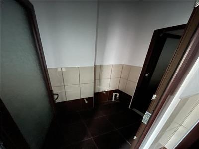 Spatiu Comercial stradal,500 mp,3,80 v, P+E1, zona Scoala 7