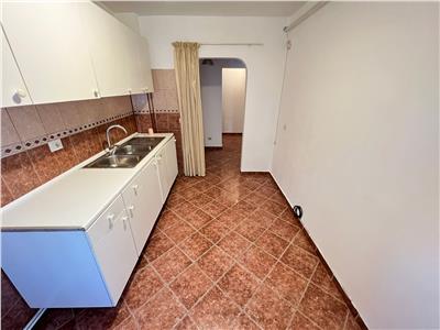 Apartament 3 camere, parter, zona  Spitalul Militar