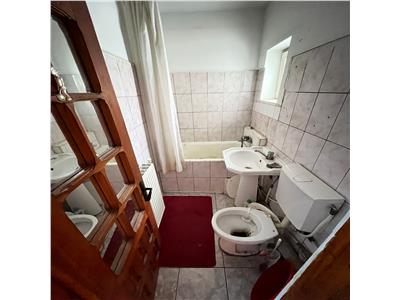 Apartament 3 camere, etaj 4 cu acoperis, zona Sud 47mp