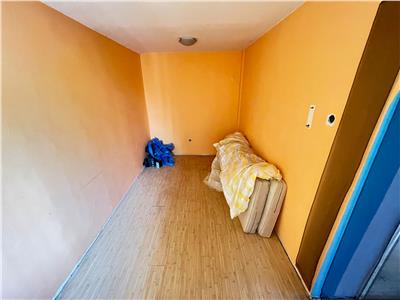 Apartament 3 camere, etaj 4 cu acoperis, zona Sud 47mp