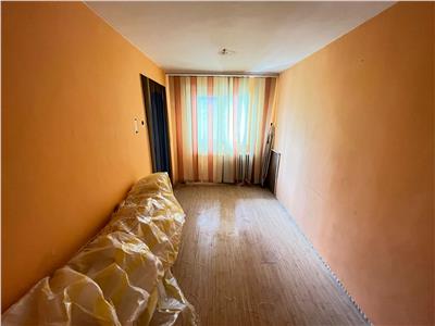 Apartament 3 camere, etaj 4 cu acoperis, zona Sud 47mp