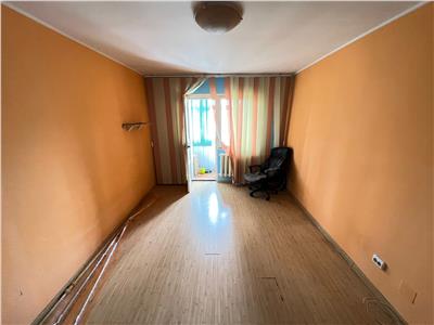 Apartament 3 camere, etaj 4 cu acoperis, zona Sud 47mp