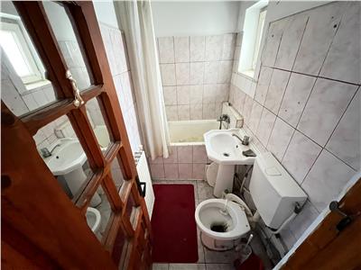 Apartament 3 camere, etaj 4 cu acoperis, zona Sud 47mp