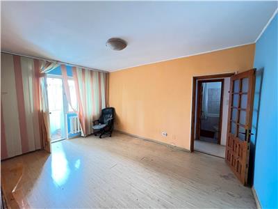 Apartament 3 camere, etaj 4 cu acoperis, zona Sud 47mp