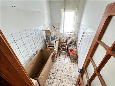 Apartament 3 camere, etaj 4 cu acoperis, zona Sud 47mp