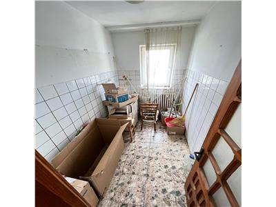 Apartament 3 camere, etaj 4 cu acoperis, zona Sud 47mp