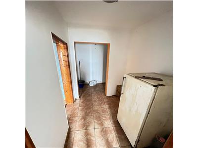 Apartament 3 camere, etaj 4 cu acoperis, zona Sud 47mp