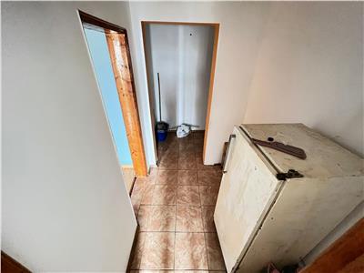 Apartament 3 camere, etaj 4 cu acoperis, zona Sud 47mp