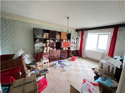 Apartament 3 camere, etaj 4/4 , zona Primarie