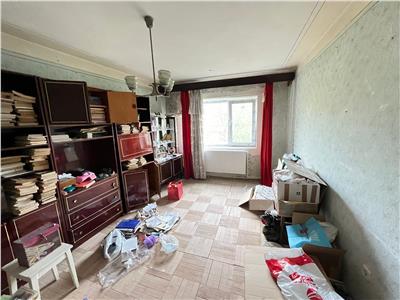 Apartament 3 camere, etaj 4/4 , zona Primarie