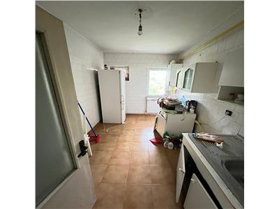 Apartament 3 camere, etaj 4/4 , zona Primarie