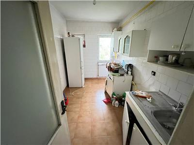 Apartament 3 camere, etaj 4/4 , zona Primarie