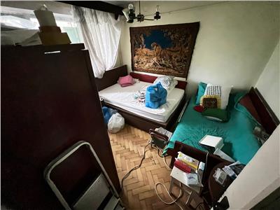 Apartament 3 camere, etaj 4/4 , zona Primarie