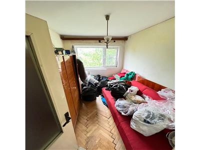 Apartament 3 camere, etaj 4/4 , zona Primarie