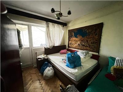 Apartament 3 camere, etaj 4/4 , zona Primarie
