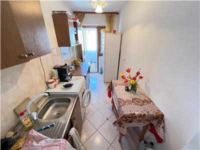 Apartament 3 camere, etaj 10 cu acoperis , zona Centrala