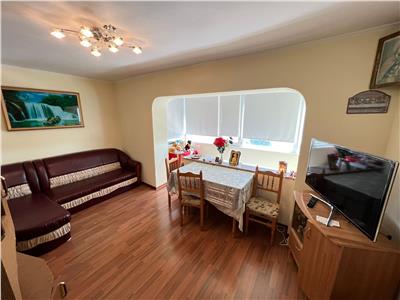 Apartament 3 camere, etaj 10 cu acoperis , zona Centrala