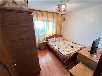 Apartament 3 camere, etaj 10 cu acoperis , zona Centrala