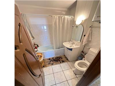 Apartament 3 camere, etaj 10 cu acoperis , zona Centrala