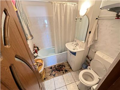 Apartament 3 camere, etaj 10 cu acoperis , zona Centrala