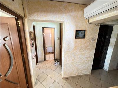 Apartament 3 camere, etaj 10 cu acoperis , zona Centrala