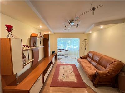 Apartament 3 camere, renovat si mobilat complet, etaj 2