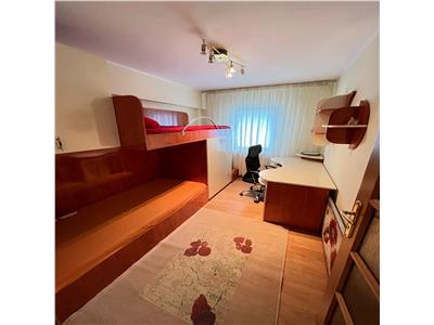 Apartament 3 camere, renovat si mobilat complet, etaj 2