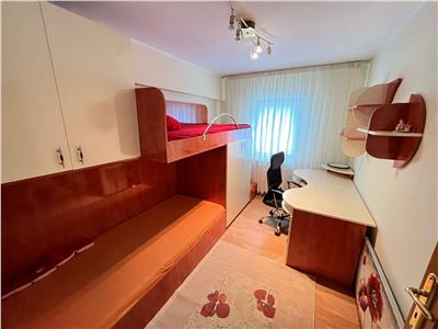 Apartament 3 camere, renovat si mobilat complet, etaj 2
