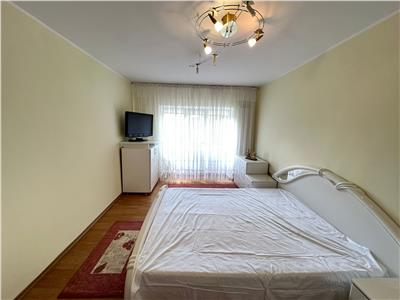 Apartament 3 camere, renovat si mobilat complet, etaj 2
