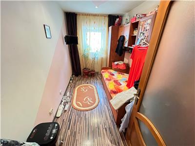 Apartament 2 camere, etaj 4 cu acoperis, zona Stefan cel Mare