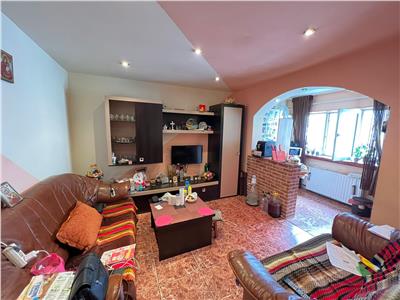 Apartament 2 camere, etaj 4 cu acoperis, zona Stefan cel Mare