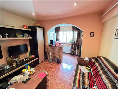 Apartament 2 camere, etaj 4 cu acoperis, zona Stefan cel Mare