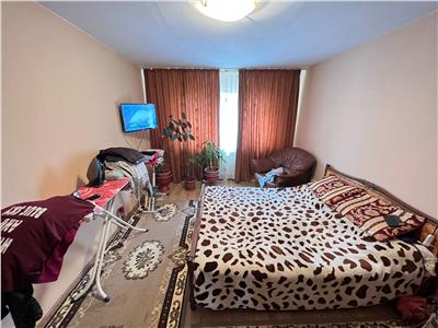 Apartament 2 camere, etaj 4 cu acoperis, zona Stefan cel Mare