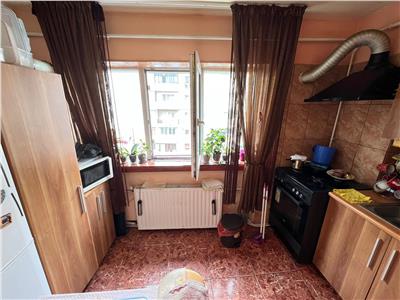 Apartament 2 camere, etaj 4 cu acoperis, zona Stefan cel Mare