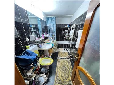 Apartament 2 camere, etaj 4 cu acoperis, zona Stefan cel Mare