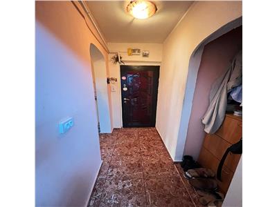 Apartament 2 camere, etaj 4 cu acoperis, zona Stefan cel Mare