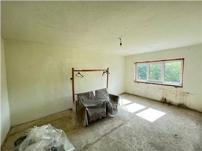 Apartament 2 camere, etaj 4 cu acoperis (mansarda) Scoala 3