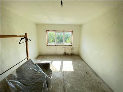 Apartament 2 camere, etaj 4 cu acoperis (mansarda) Scoala 3