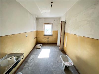 Apartament 2 camere, etaj 4 cu acoperis (mansarda) Scoala 3