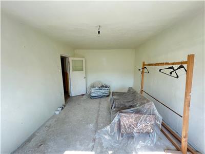 Apartament 2 camere, etaj 4 cu acoperis (mansarda) Scoala 3