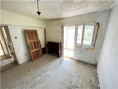 Apartament 2 camere, etaj 4 cu acoperis (mansarda) Scoala 3