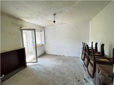 Apartament 2 camere, etaj 4 cu acoperis (mansarda) Scoala 3
