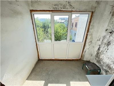 Apartament 2 camere, etaj 4 cu acoperis (mansarda) Scoala 3