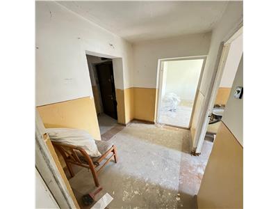 Apartament 2 camere, etaj 4 cu acoperis (mansarda) Scoala 3