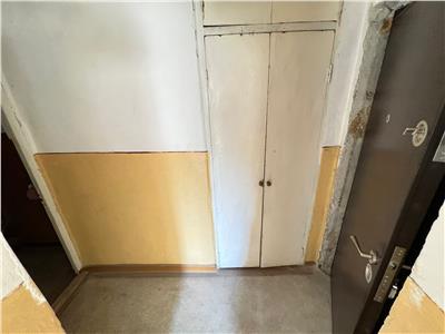 Apartament 2 camere, etaj 4 cu acoperis (mansarda) Scoala 3