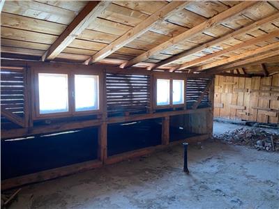 Apartament 2 camere, etaj 4 cu acoperis (mansarda) Scoala 3
