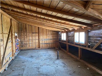 Apartament 2 camere, etaj 4 cu acoperis (mansarda) Scoala 3