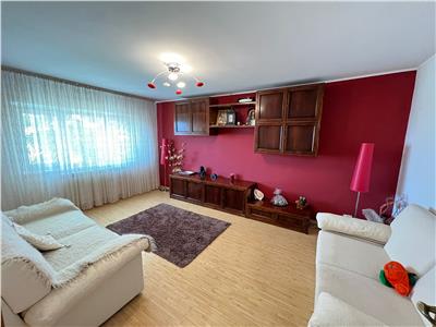 Apartament 3 camere, zona Teatru, etaj 3 , renovat si mobilat complet