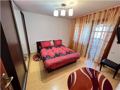 Apartament 3 camere, zona Teatru, etaj 3 , renovat si mobilat complet